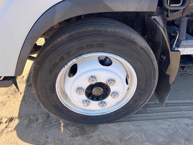 2015-isuzu-nrr-image-10