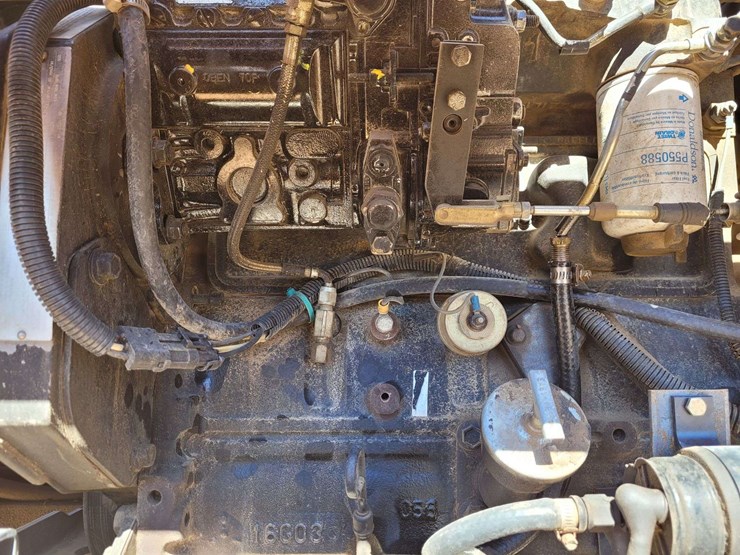 lull-1044c-54-image-5