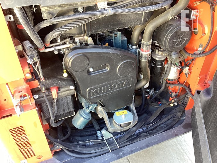 2025-kubota-ssv65-image-11