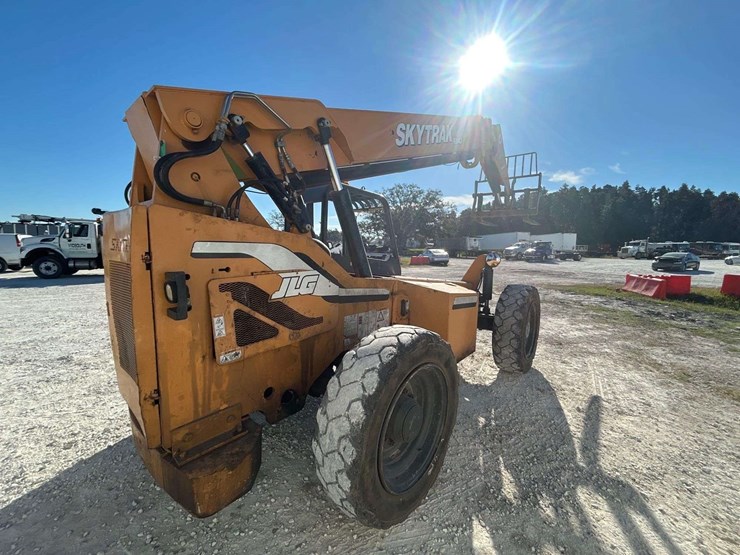 2013-sky-trak-6042-image-3