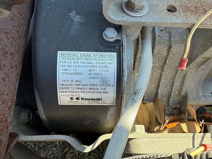 2002-club-car-carryall-2-xrt-gas-utility-cart-image-7