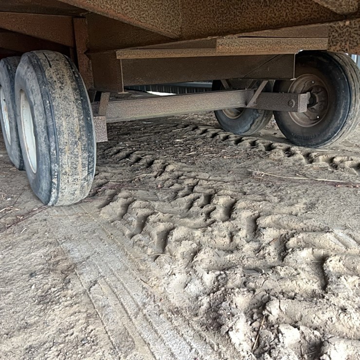 PEANUT TRAILER, TANDEM AXLE
