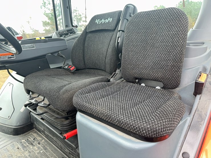 kubota-m7-172-premium-image-97