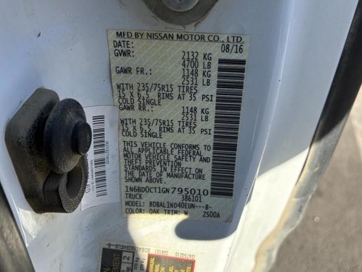 2016-nissan-frontier-image-15