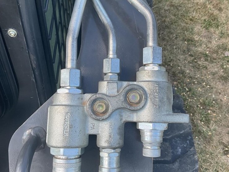 2012-new-holland-l225-image-15