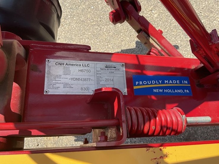 2014-new-holland-h6750-image-3