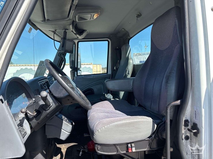 2006-international-durastar-4300-image-17