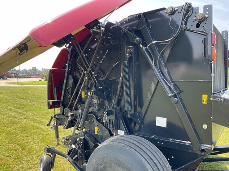 2022-case-ih-rb565-image-9
