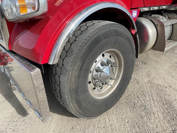 #3822-•-2019-peterbilt-heavy-rotator-truck-(has-mn-title-in-delay,-may-take-6-8-weeks)-image-21