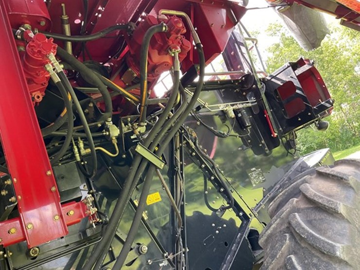 2011-case-ih-6088-image-14