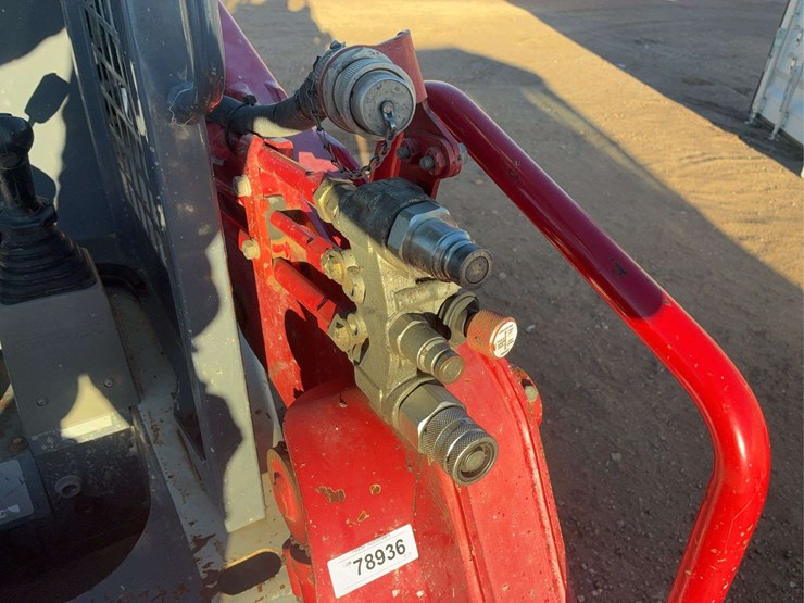 2019-takeuchi-tl8-image-8