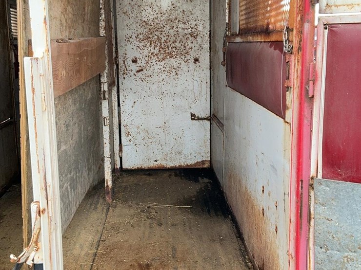 #2150-•-turnbow-gooseneck-4-horse-trailer-image-33