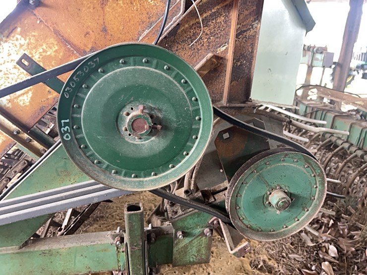 kmc-4-row-peanut-digger-image-7