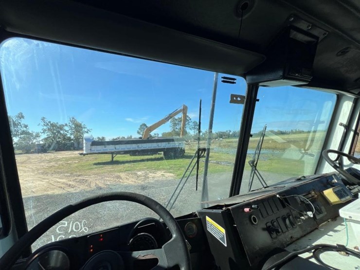 2015-mack-leu633-image-41