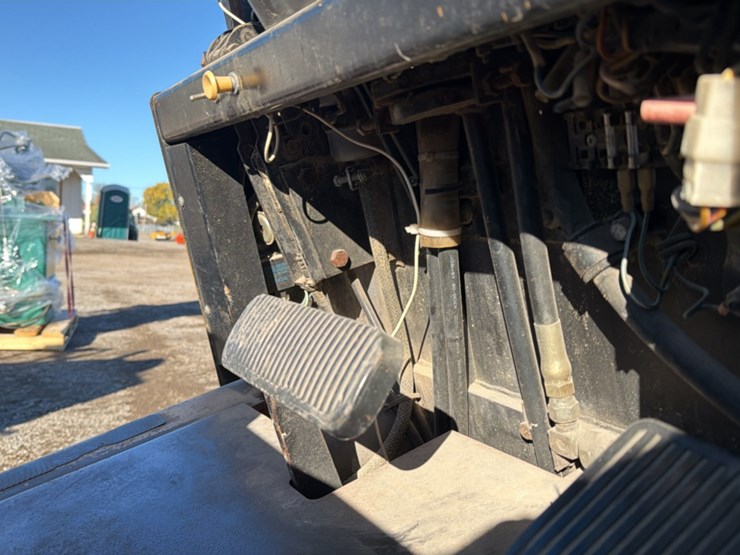 #1353-•-yale-gtc080-forklift-image-21