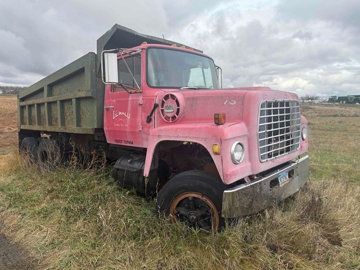 1973-ford-800-image-2