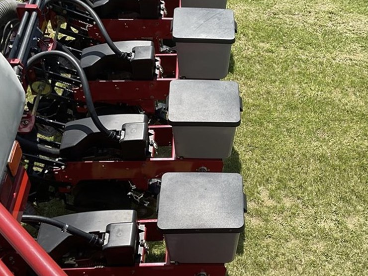 2011-case-ih-1250-image-16