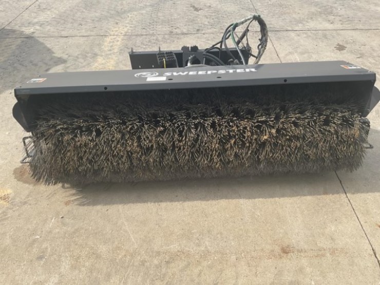 #82-•-2025-sweepster-md84-sweeper-image-2