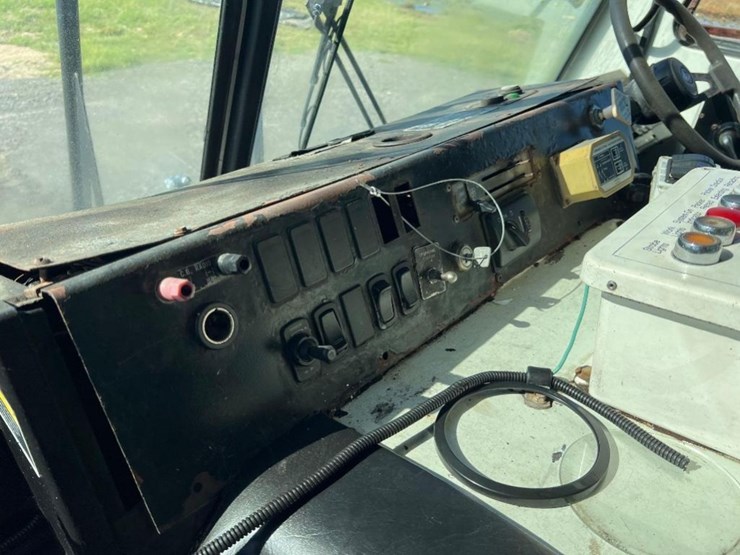 2015-mack-leu633-image-32