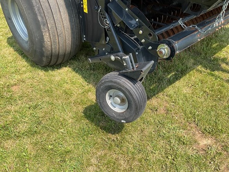 2022-case-ih-rb565-image-18