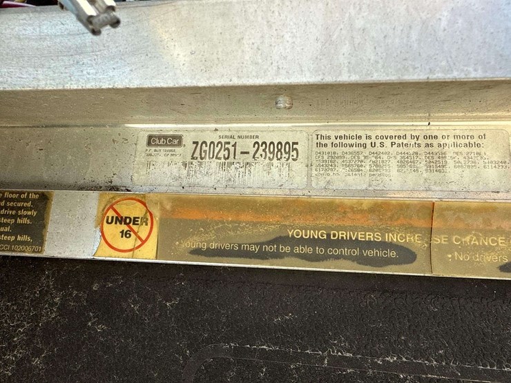 2002-club-car-carryall-2-xrt-gas-utility-cart-image-5