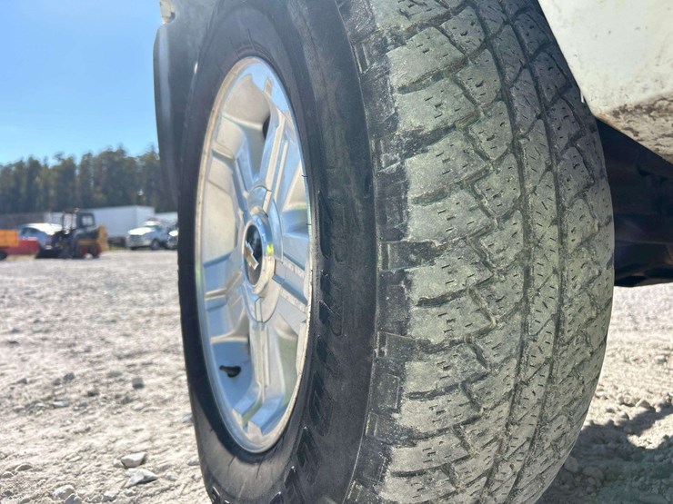 2012-chevrolet-silverado-1500-image-24
