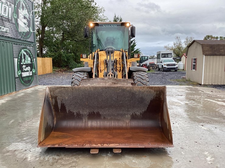 2012-volvo-l70f-image-11