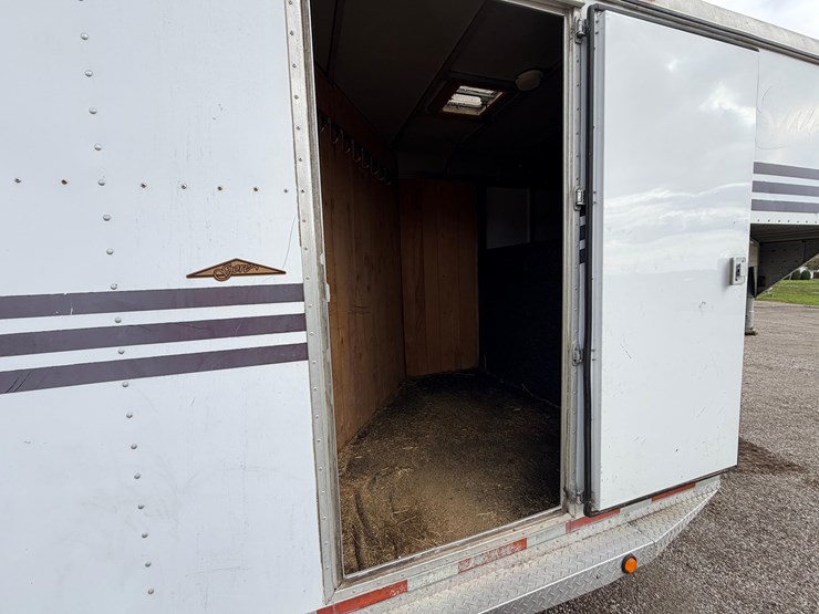 #2153-•-s&s-gooseneck-horse-trailer-image-7