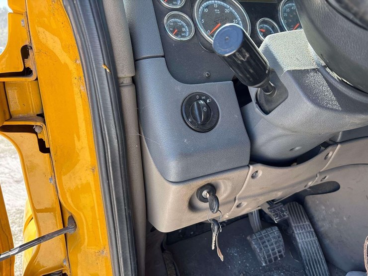 2017-freightliner-cascadia-125-image-19