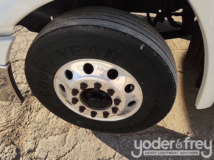 2017-freightliner-cascadia-image-11