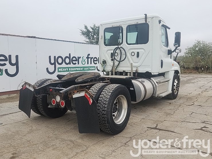 2019-freightliner-cascadia-image-5