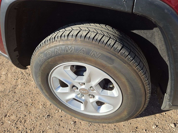 2017-jeep-grand-cherokee-laredo-image-8