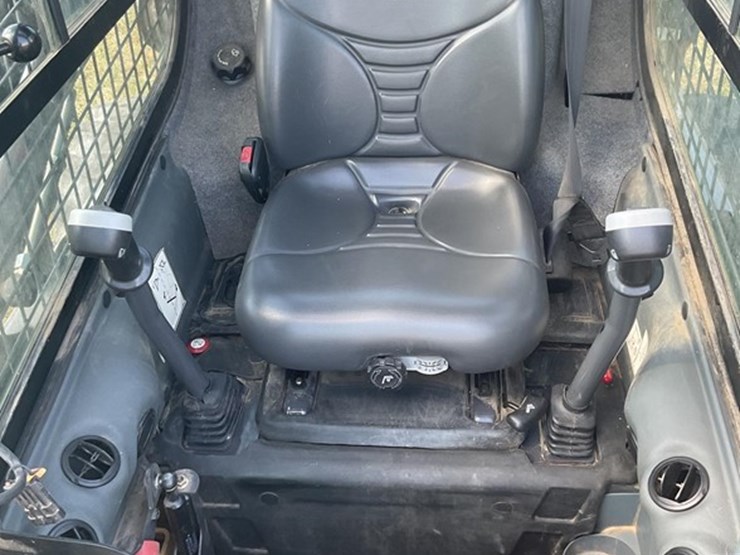 2012-new-holland-l225-image-18