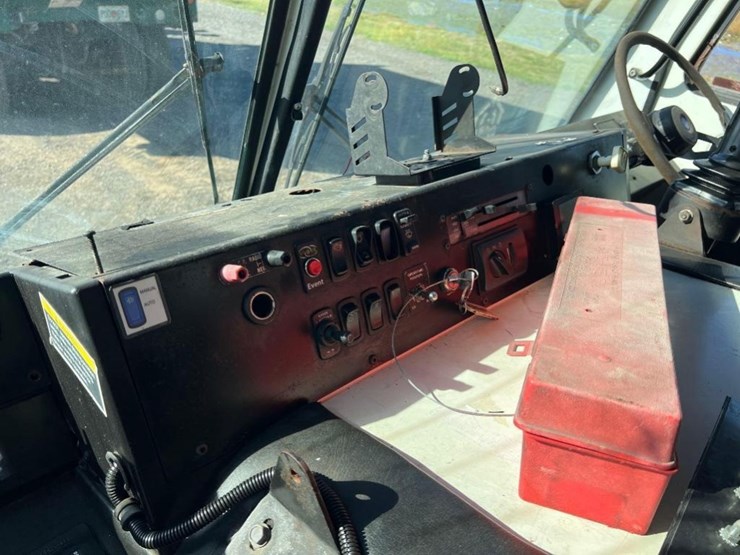 2014-mack-leu613-image-34