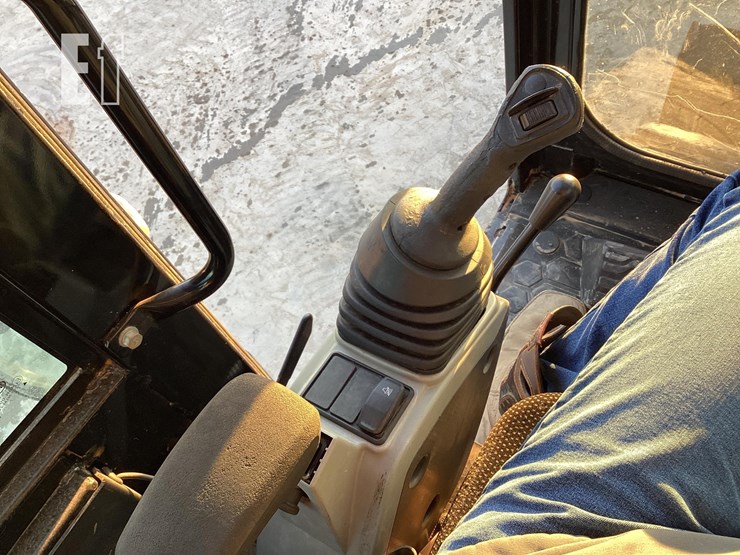 2017-caterpillar-307e2-image-19