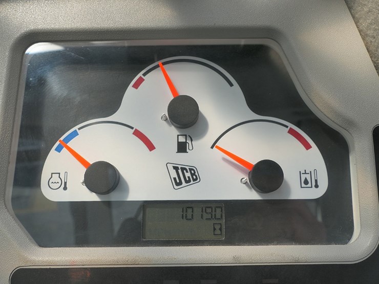 2017-jcb-3ts-8w-image-29