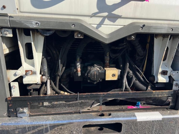 2014-mack-leu613-image-11
