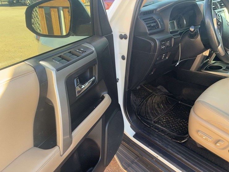 2016-toyota-4-runner-image-15