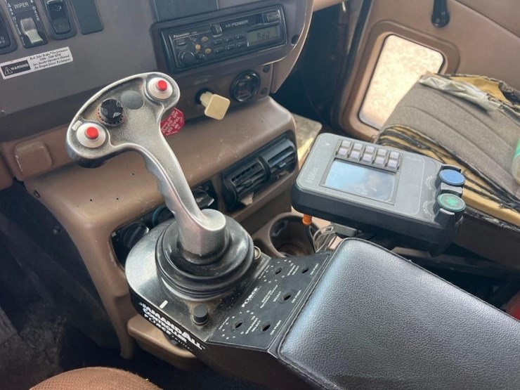 mack-granite-cv713-image-26