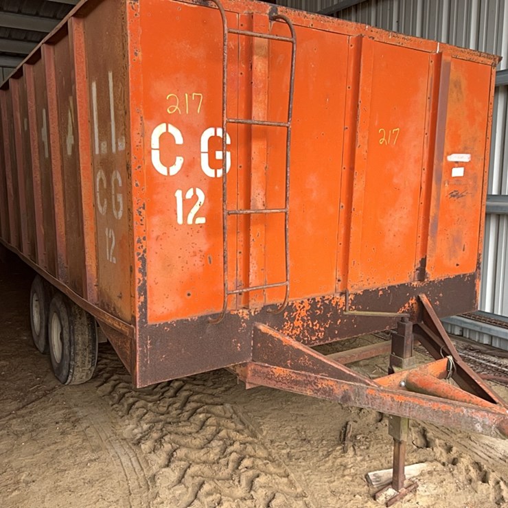 PEANUT TRAILER, TANDEM AXLE