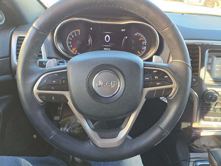 2017-jeep-grand-cherokee-laredo-image-16