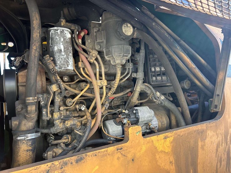 2013-sky-trak-6042-image-12