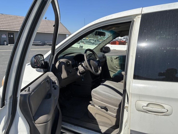 2002-dodge-grand-caravan-image-12