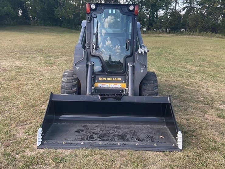 2012-new-holland-l225-image-8