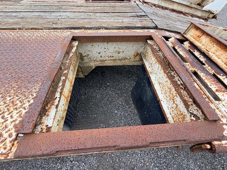 #2201-•-1989-international-equipment-trailer-image-15