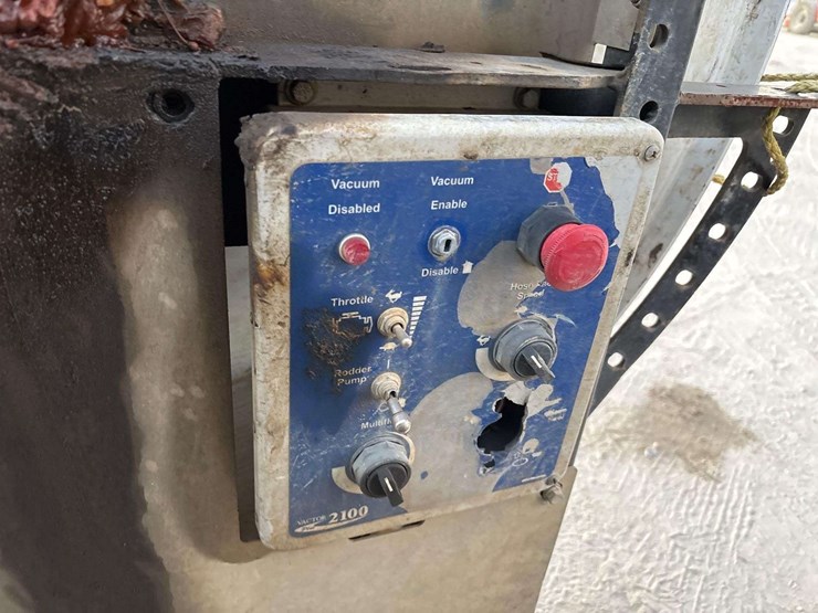 2017-freightliner-114sd-image-28