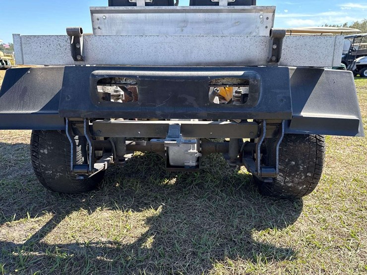 2002-club-car-carryall-2-xrt-gas-utility-cart-image-9