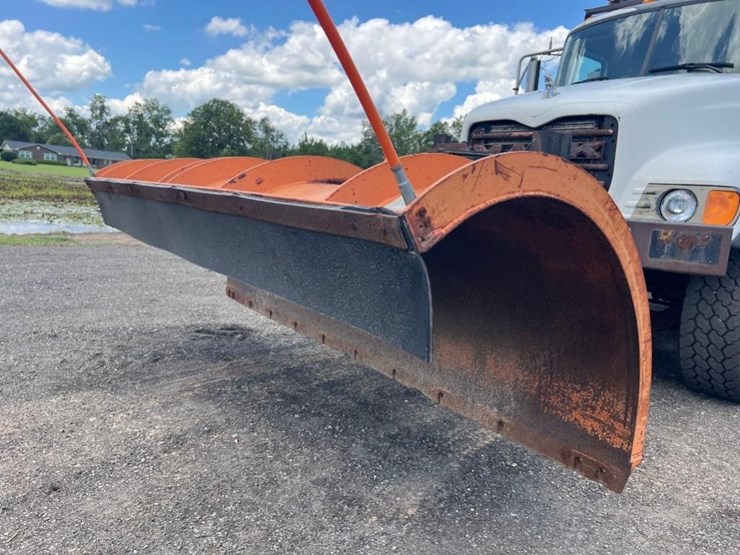 mack-granite-cv713-image-12