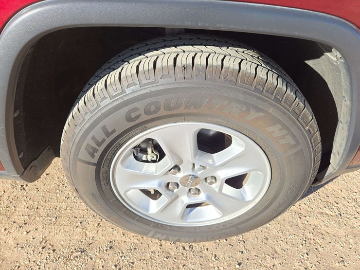 2017-jeep-grand-cherokee-laredo-image-7