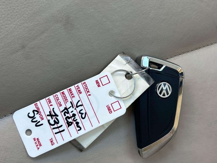 2012-volkswagen-tiguan-image-25